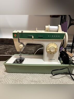 1970’s Singer 248 Facilita Sewing Machine